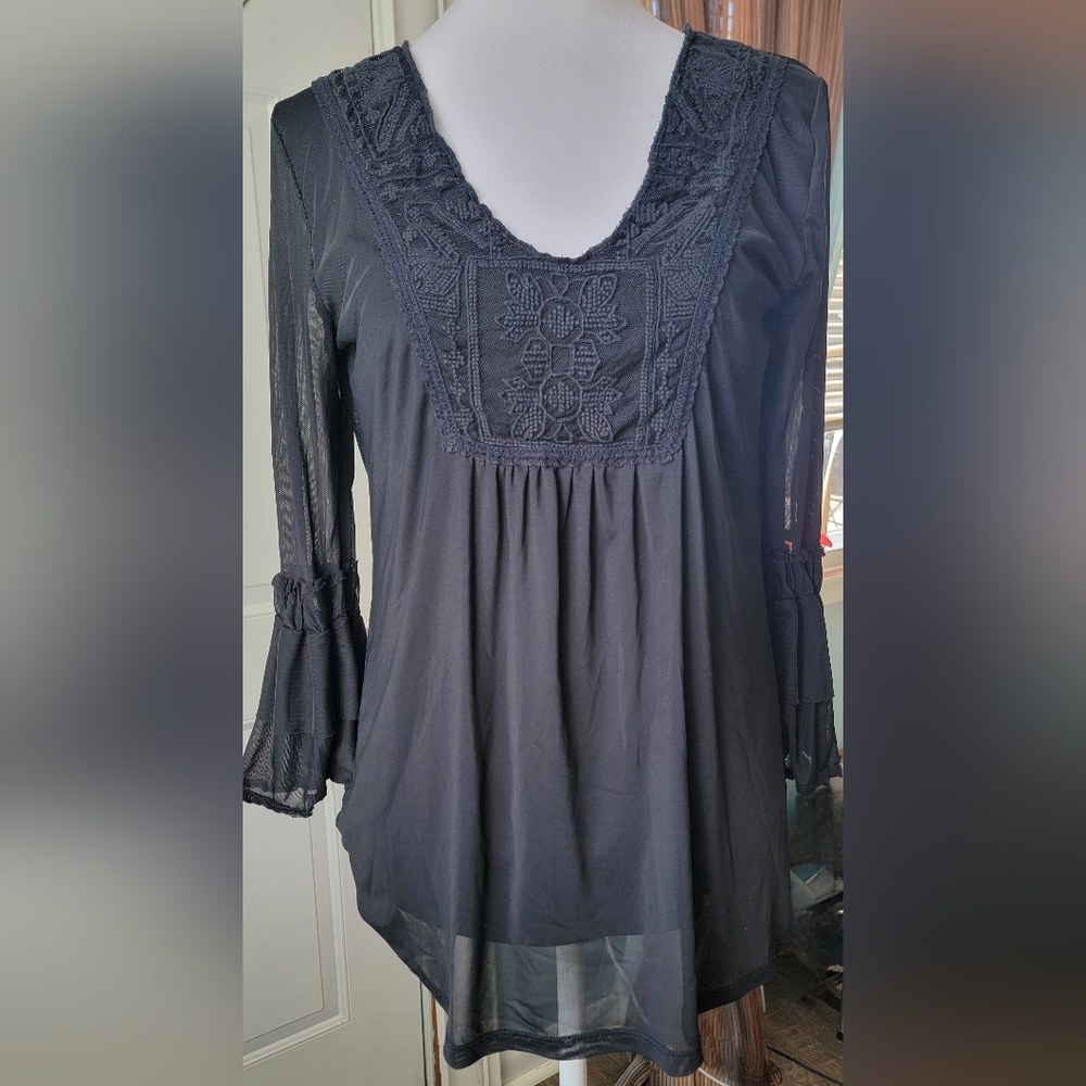 89th & Madison Embroidered Mesh Blouse Womens M Black Whimsgoth Ruffels Boho EUC